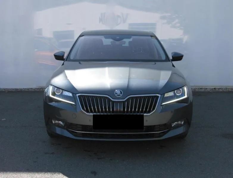 Skoda Superb 2.0TDI Image 3